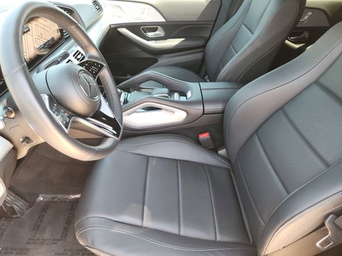 Used 2024 Mercedes-Benz GLS 450 4MATIC image 6