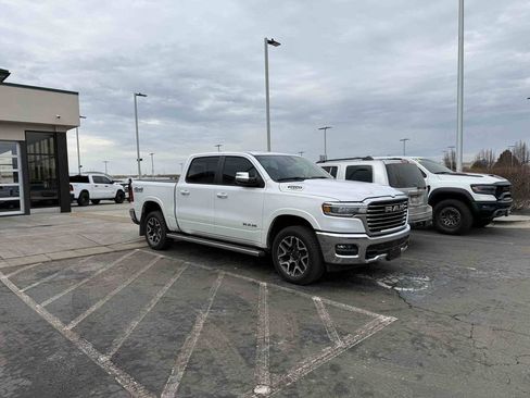 Certified 2025 RAM 1500 Laramie w/ Off Road Group image 3