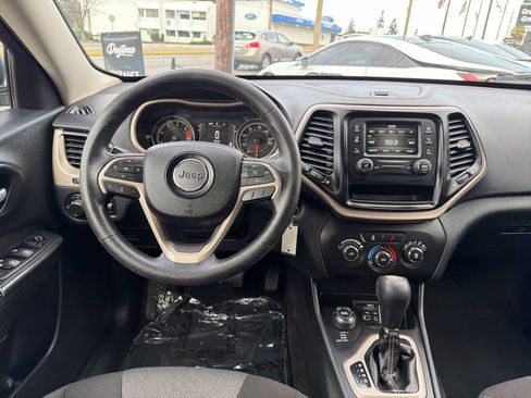 Used 2016 Jeep Cherokee Sport image 24