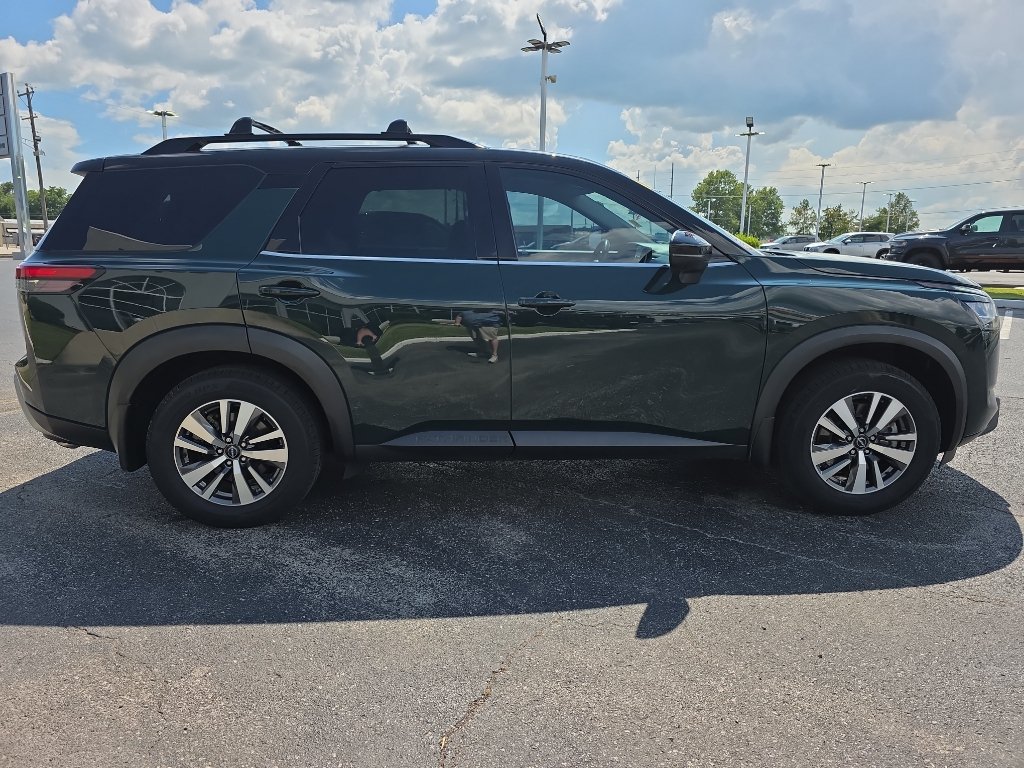 Used 2023 Nissan Pathfinder SL w/ Lighting Package (N92) FWD image 5