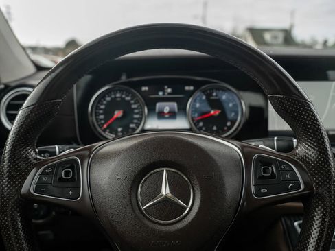 Used 2018 Mercedes-Benz E 300 E 300 4MATIC Sedan 4D w/ Premium 1 Package image 21