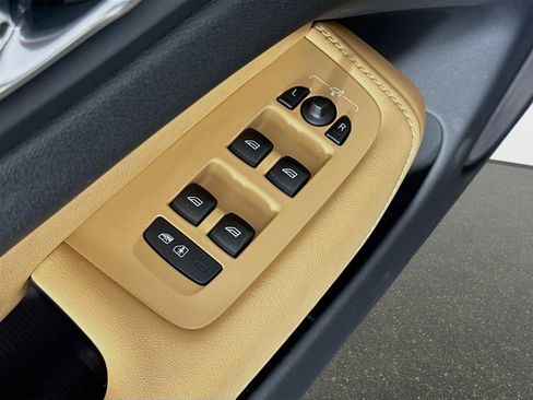 Used 2023 Volvo XC60 B5 Ultimate w/ Protection Package Premier image 21