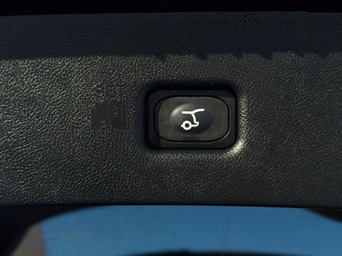 Used 2023 Lincoln Nautilus Reserve image 11