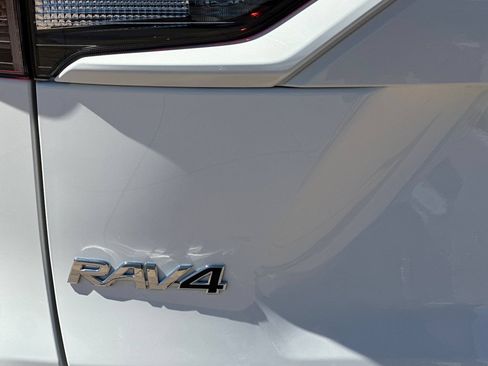Used 2025 Toyota RAV4 XLE AWD/4WD image 33