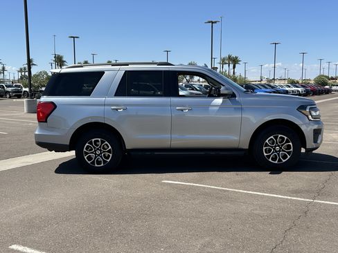 Used 2024 Ford Expedition XLT RWD image 6
