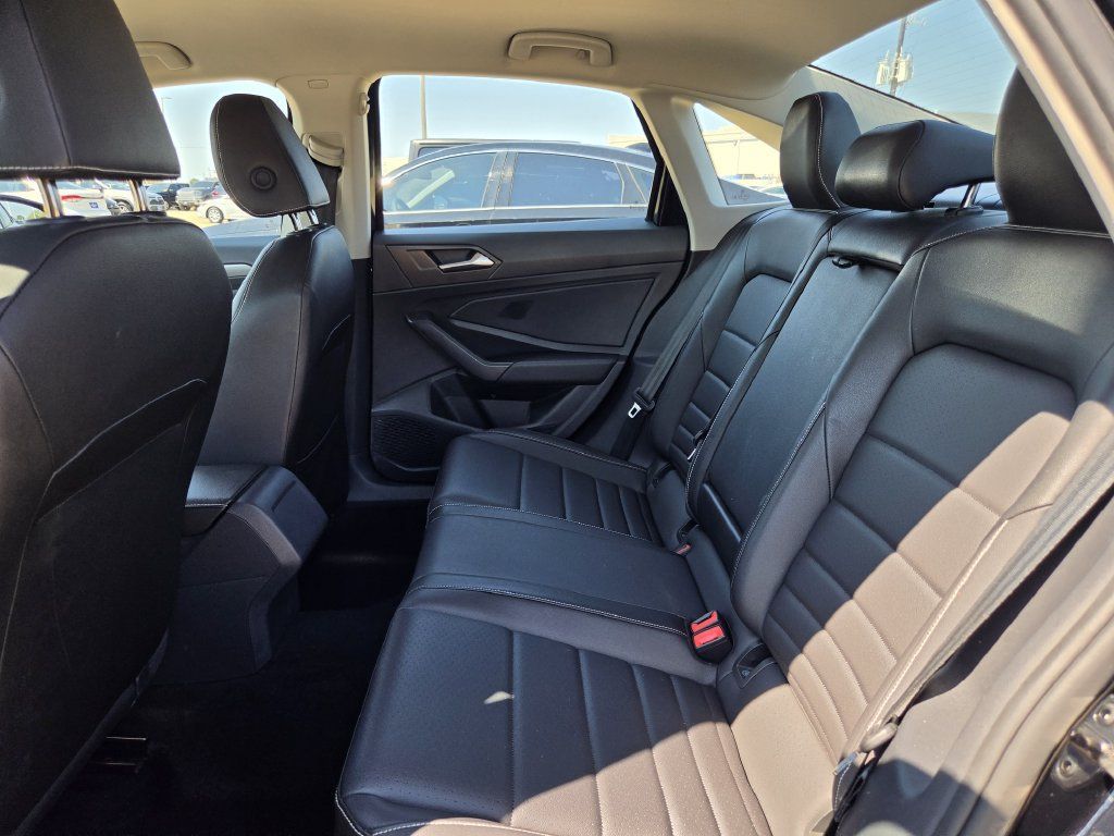 Used 2024 Volkswagen Jetta SE FWD image 28