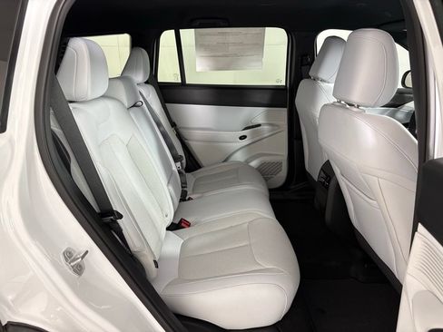New 2026 Jeep Cherokee Laredo AWD/4WD image 39