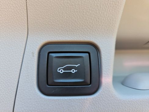 Used 2019 GMC Acadia SLT FWD image 25