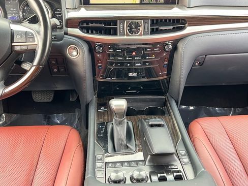 Used 2021 Lexus LX 570 4WD w/ Luxury Package image 13