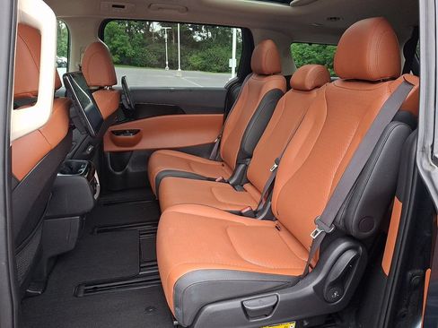 Used 2024 Kia Carnival SX Prestige FWD image 10