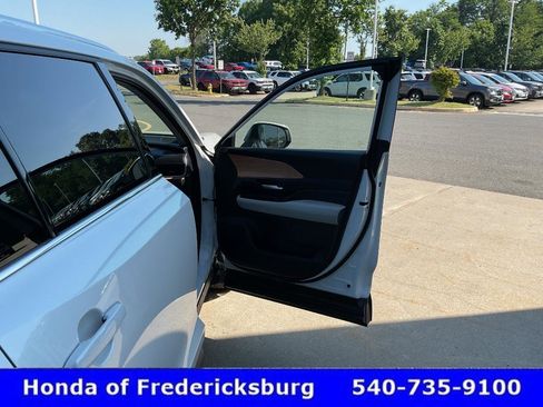 Used 2025 Toyota Grand Highlander AWD image 22