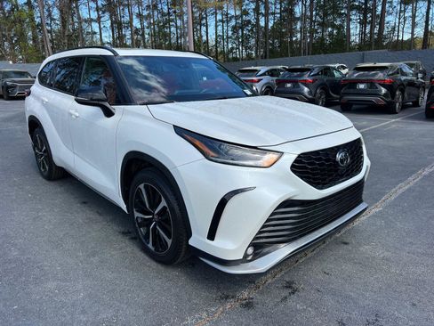 Used 2021 Toyota Highlander XSE image 4