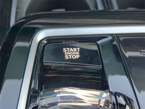 Certified 2026 BMW 740i xDrive image 30