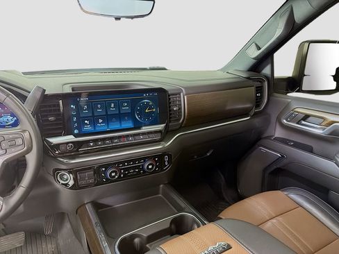 Used 2024 Chevrolet Silverado 2500 High Country w/ High Country Premium Package image 27