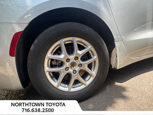 Used 2024 Chrysler Pacifica Touring-L FWD image 26