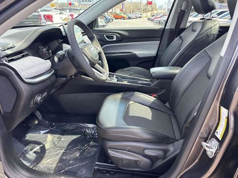 Used 2022 Jeep Compass Latitude w/ Sun and Sound Group AWD/4WD image 8