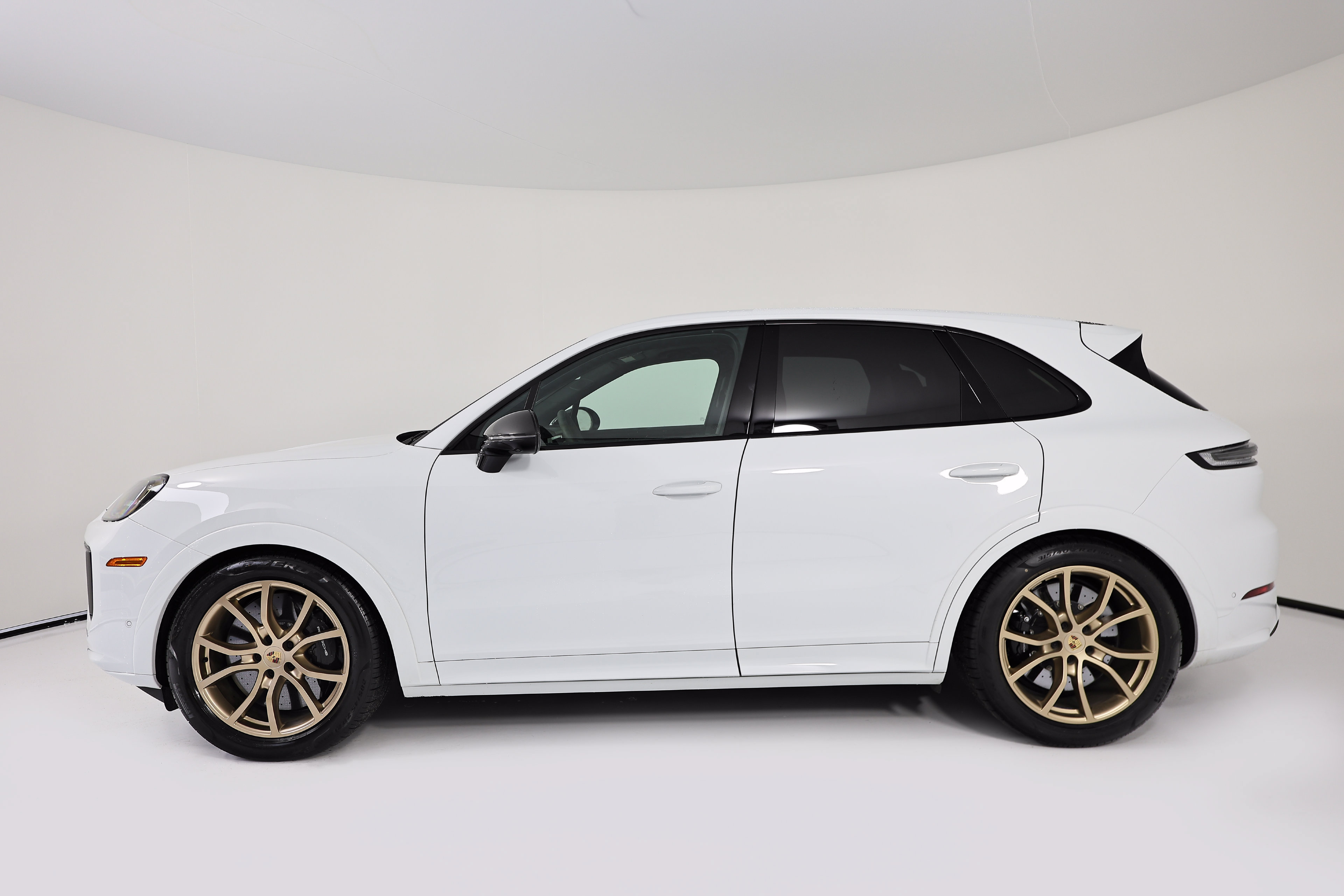 Certified 2025 Porsche Cayenne GTS AWD/4WD image 2