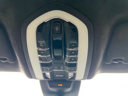 Used 2017 Porsche Macan Turbo AWD/4WD image 28