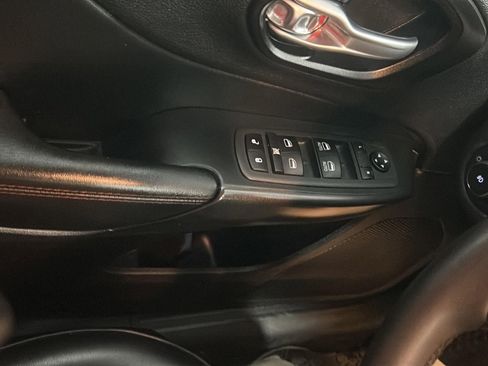 Used 2022 Jeep Cherokee Trailhawk w/ Sun, Sound & Nav Group AWD/4WD image 11