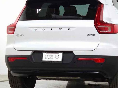 Certified 2025 Volvo XC40 B5 Plus image 12
