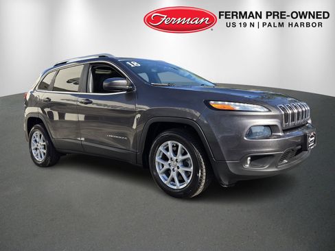 Used 2018 Jeep Cherokee Latitude Plus w/ Comfort/Convenience Group FWD image 1