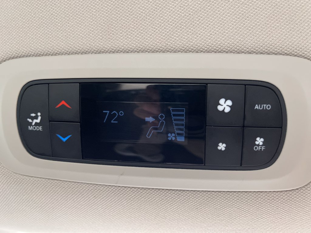 Used 2024 Chrysler Pacifica Touring-L FWD image 34
