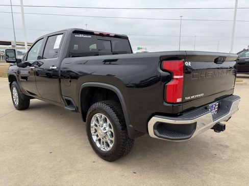 Used 2024 Chevrolet Silverado 2500 LTZ w/ LTZ Convenience Package image 7