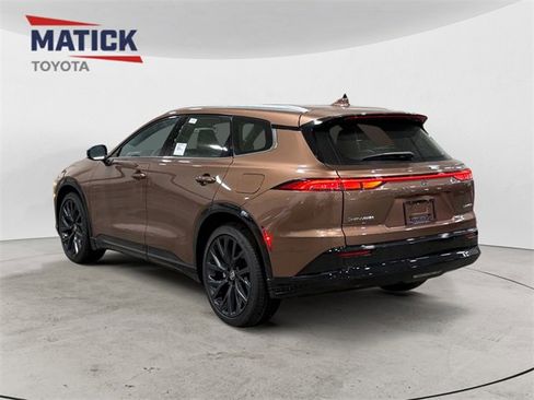 New 2025 Toyota Crown Signia image 5