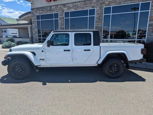 Used 2021 Jeep Gladiator Sport AWD/4WD image 2