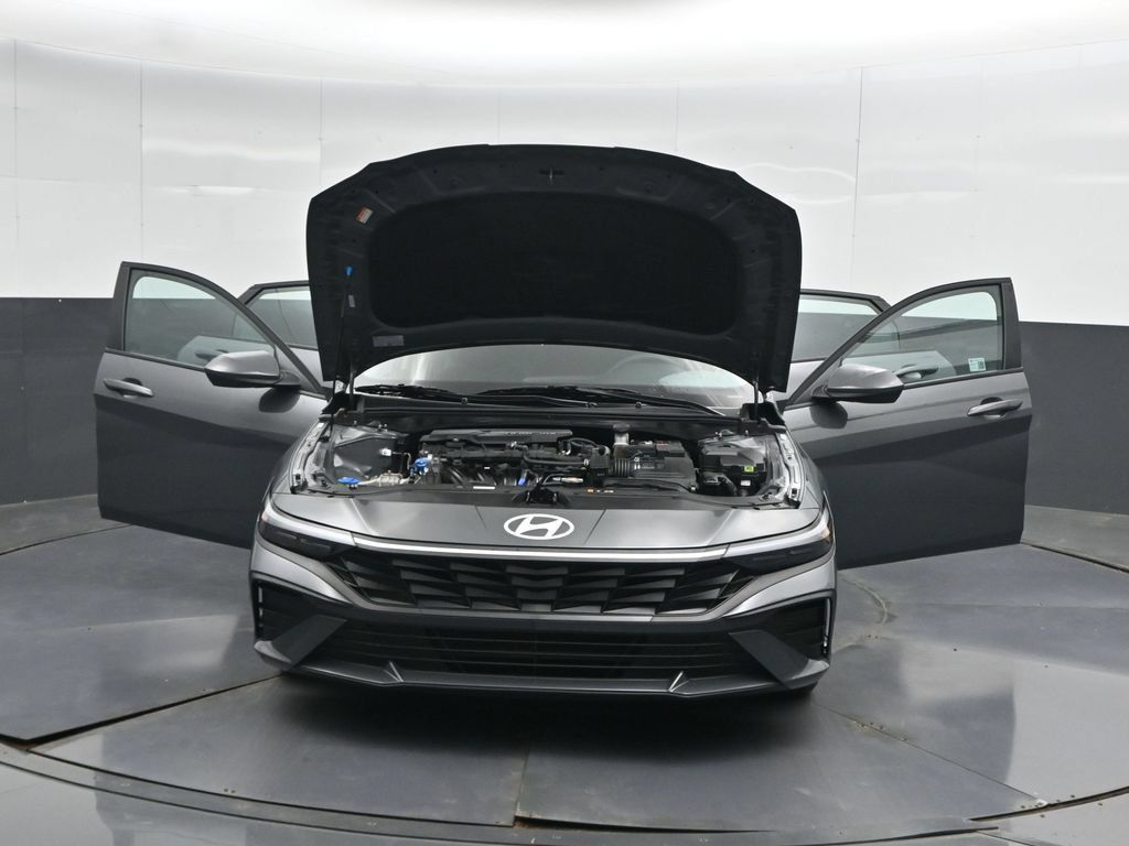 Used 2025 Hyundai Elantra SE FWD image 57