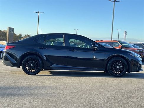 Used 2025 Toyota Camry SE image 37