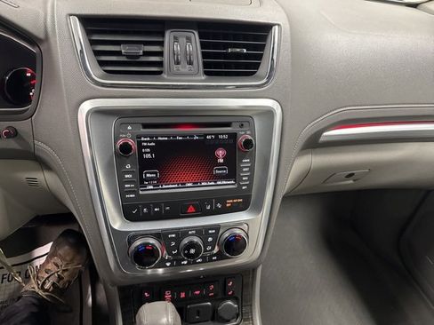 Used 2017 GMC Acadia Limited SLT image 30