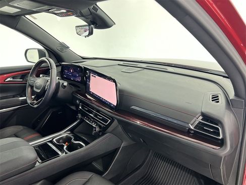 Used 2024 Chevrolet Traverse RS image 28