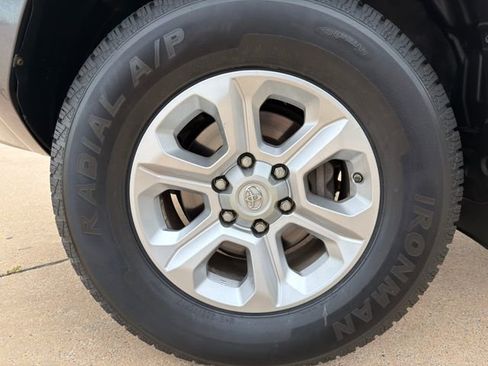 Used 2014 Toyota 4Runner SR5 Premium image 10