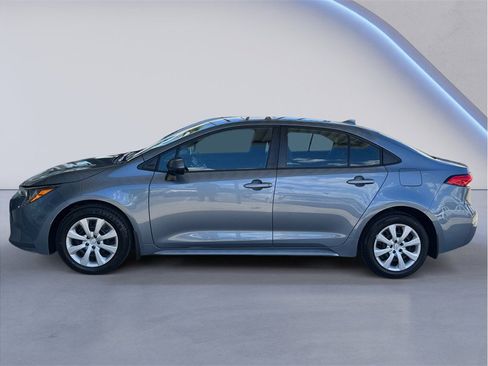 Used 2022 Toyota Corolla LE FWD image 3