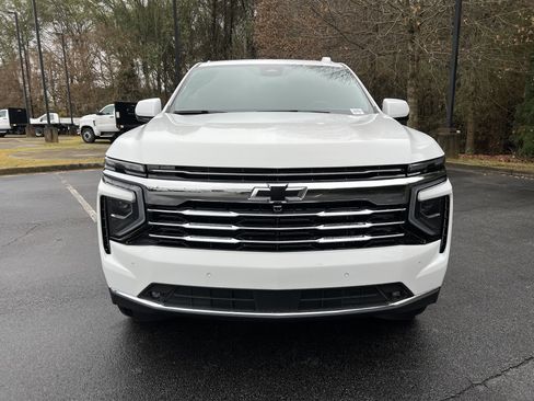 New 2026 Chevrolet Suburban LT image 3