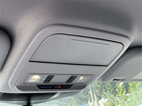 Used 2022 Ford Explorer XLT w/ Equipment Group 202A image 31