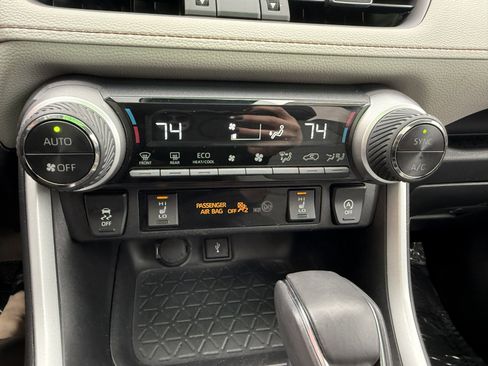 Certified 2022 Toyota RAV4 XLE Premium image 10