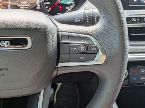 Used 2025 Jeep Compass Sport w/ Mopar Graphics Package image 17