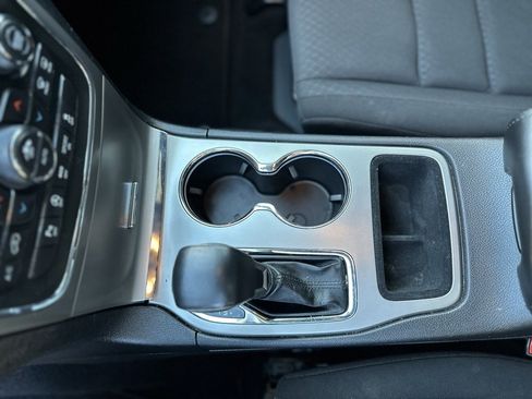 Used 2021 Jeep Grand Cherokee Laredo image 21