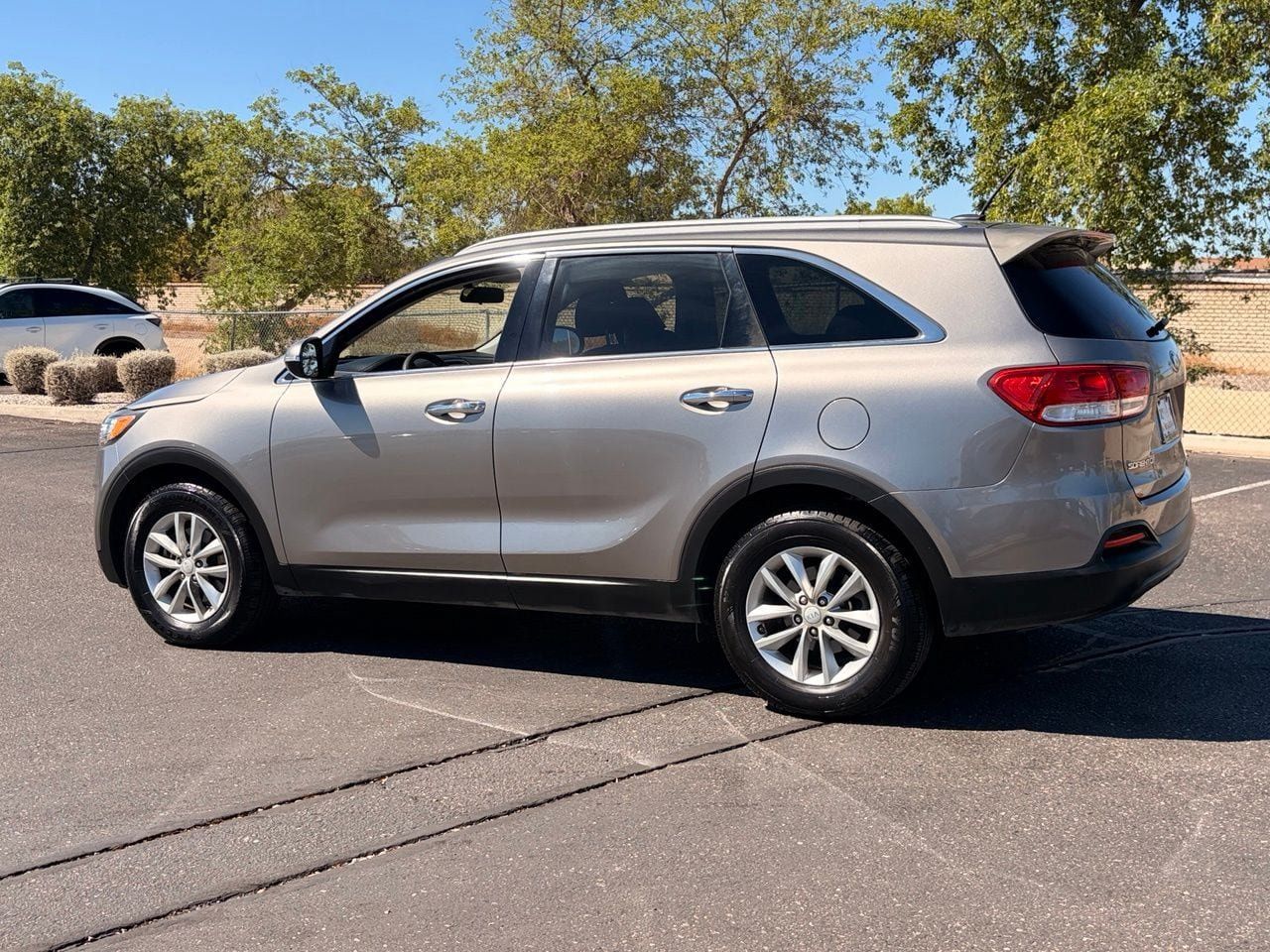 Used 2017 Kia Sorento FWD image 4
