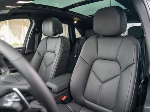 Certified 2026 Porsche Macan AWD/4WD image 5