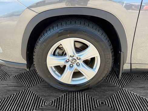 Certified 2025 Toyota Highlander LE AWD/4WD image 14