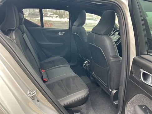 Certified 2025 Volvo XC40 B5 Plus AWD/4WD image 13