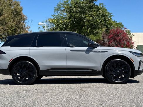 New 2026 Lincoln Nautilus Reserve w/ Jet Appearance Package AWD/4WD image 3