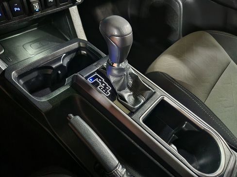 Used 2022 Toyota Tacoma TRD Sport w/ Technology Package image 40