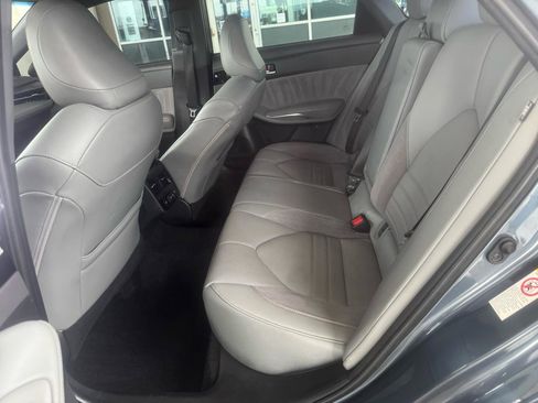 Used 2019 Toyota Avalon Touring w/ Advanced Safety Package image 17