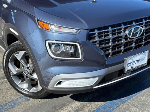 Used 2023 Hyundai Venue Limited FWD image 3