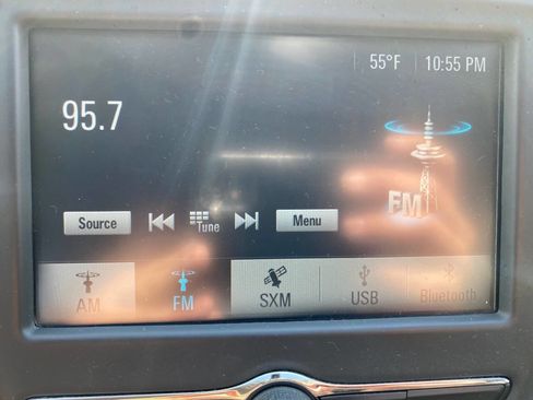 Used 2017 Chevrolet Malibu LT image 32