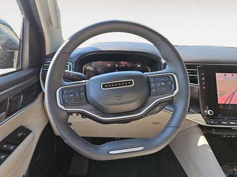 Used 2024 Jeep Wagoneer L Series II w/ Flexible Seating Group AWD/4WD image 12